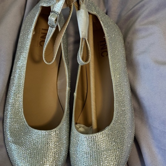 INC International Concepts Girls Elise Ballet Flat Shoes Silver Size 5 M NEW - Picture 4 of 4